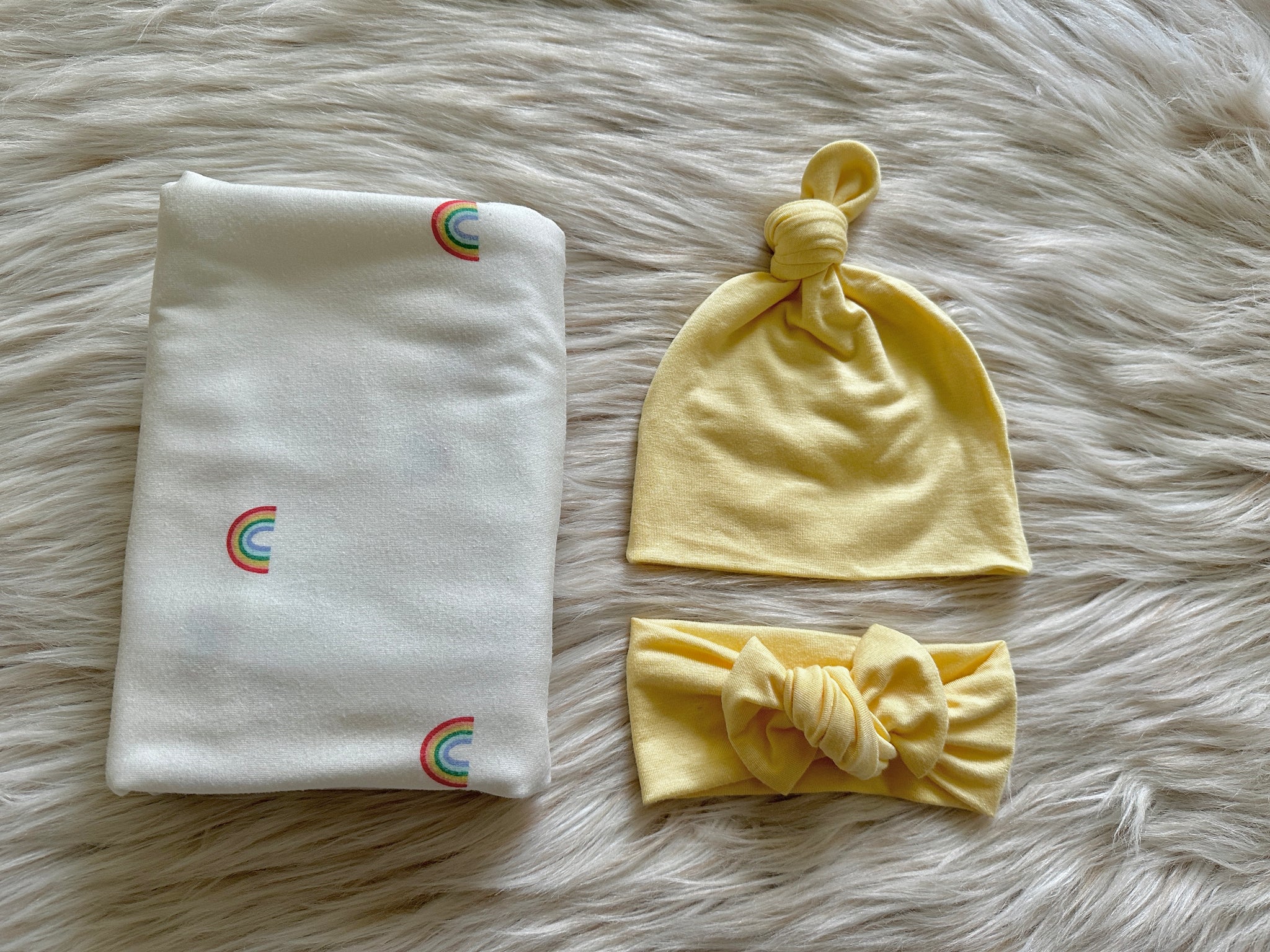 Taylor Swaddle + colored Accessories Set