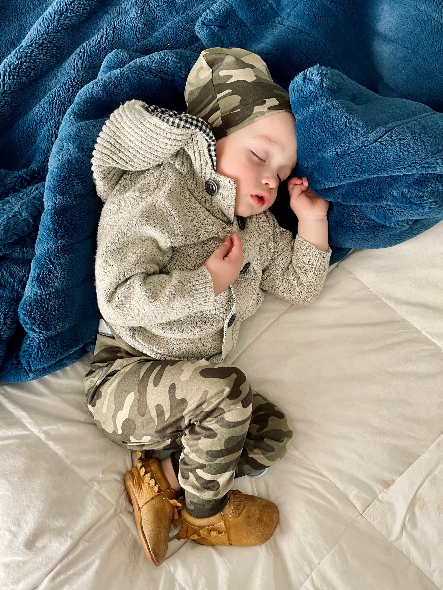 Baby shop camo leggings